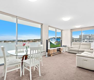 Stylish Top-Floor Apartment with Stunning Views in the Heart of Wol... - Photo 1