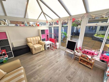 3 bedroom link detached house to rent - Photo 3