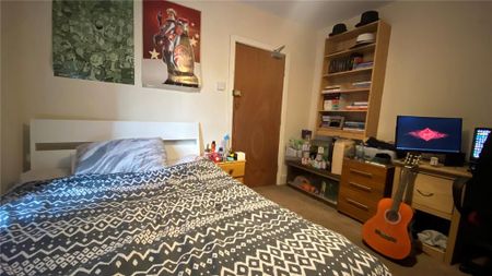 5 bedroom end of terrace house to rent - Photo 4