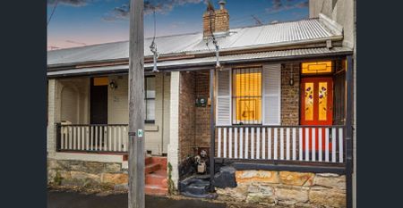 PET FRIENDLY Charming single storey 1820s terrace in Rozelle 3km from Sydney CBD. - Photo 5