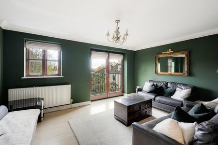 3 Bed End Terrace - Photo 3