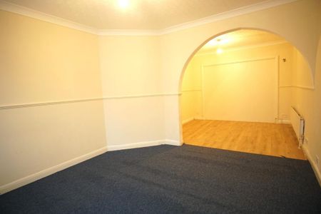 3 bedroom semi-detached house to rent - Photo 3