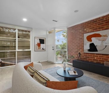 Inner City Lifestyle Perfection – Updated throughout! - Photo 5