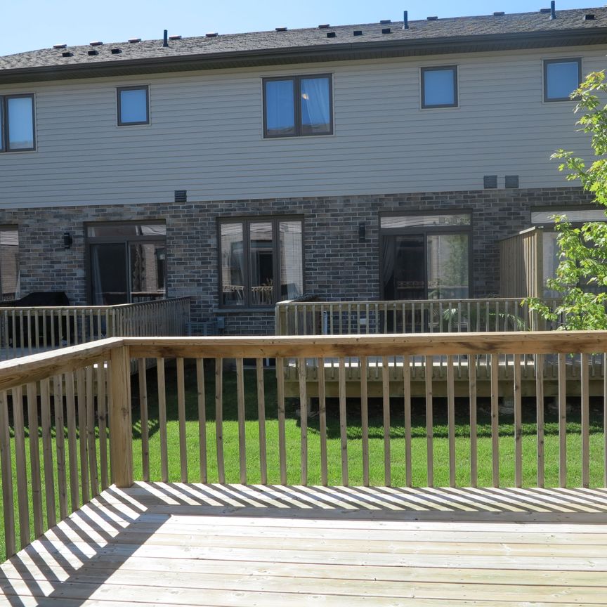 For Lease - 1960 Dalmagarry Road Unit# 37, London North, Ontario - Photo 1