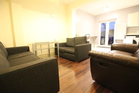 Rose Gardens, Southall - Photo 2