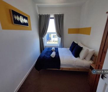 3 bedroom maisonette to rent - Photo 2