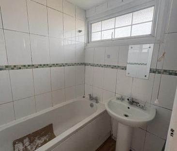 3 bedroom end of terrace house to rent - Photo 5