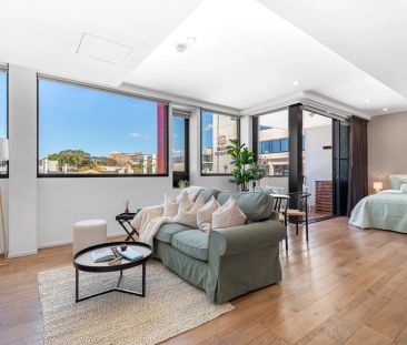 Sophisticated Designer Living with oversized parking in DNA - Photo 1