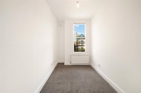 3 bedroom flat to rent - Photo 4