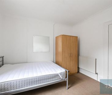 3 bedroom apartment to rent - Photo 4