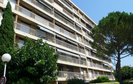 Location Appartement P2 Nimes - Photo 2