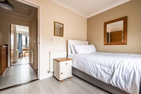 4 bedroom townhouse to rent - Photo 5