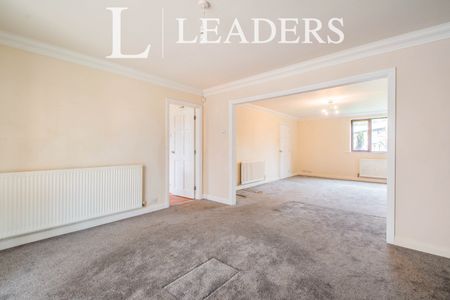 5 bedroom house to rent Rising Bridge Road, Haslingden, Rossendale, BB4 - Photo 2