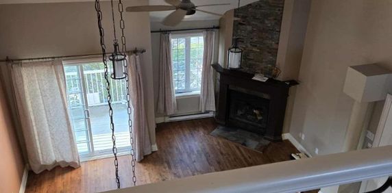 Super condo avec mezzanine, terrasse sur le toit, air climatisée, foyer au bois, abris tempo payé l'hiver - 1 espace de stationnement - Photo 2