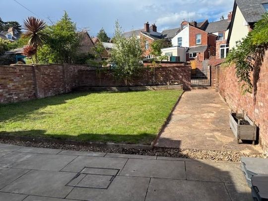 5 bedroom townhouse to rent - Photo 1