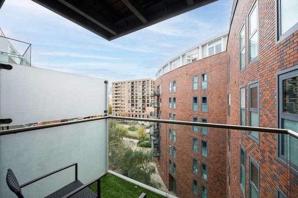 Surrey Quays Road, Canada Water, SE16 - Photo 1