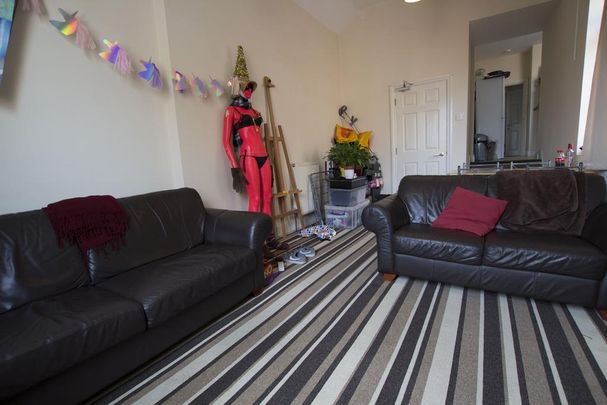 5 bedroom maisonette to rent - Photo 1