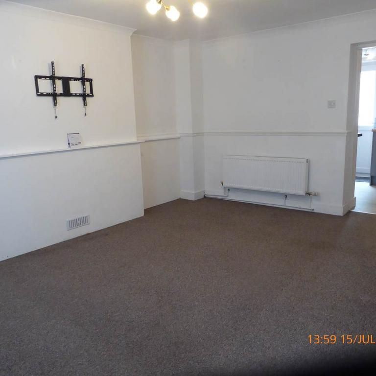 2 bedroom end of terrace house to rent - Photo 1