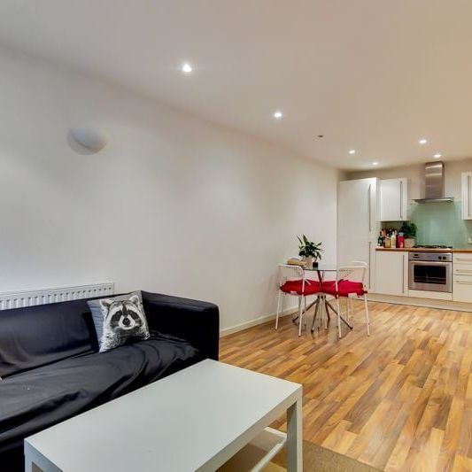 Chicksand Street, Aldgate East, London - Photo 1