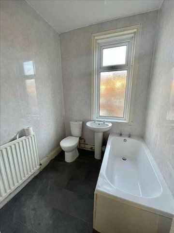 Prince Edward Road, South Shields, NE34 - Photo 3