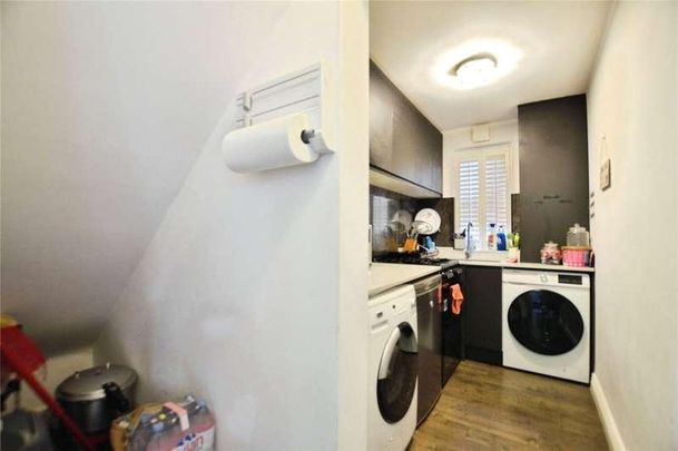 Pear Tree Road, Addlestone, Surrey, KT15 - Photo 1