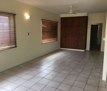 BRIGHT, BREEZY AND IDEALLY LOCATED! - Photo 4