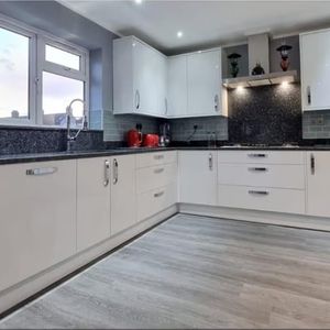 Room in a Shared House, Howard Road, IG11 - Photo 2