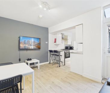 Room 1, Flat 1 - Photo 1