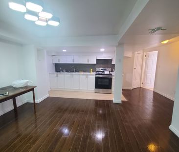 For Lease - 6096 Windfleet Crescent, Mississauga, Ontario - Photo 3