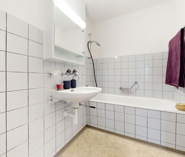 Behagliche Wohnung im Hochparterre und ruhiger Wohnlage - Photo 2