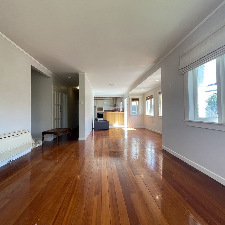 Solid, Spacious and Sunny family home! - Photo 1