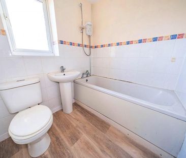 3 bedroom house to rent Meadowcroft Court, Runcorn, WA7 - Photo 6
