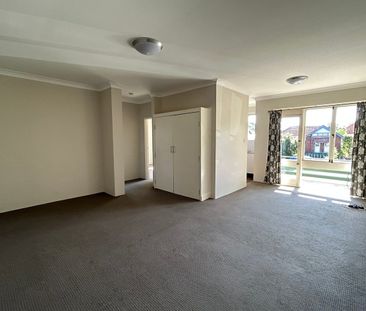 It's Got The Lot! - Photo 1