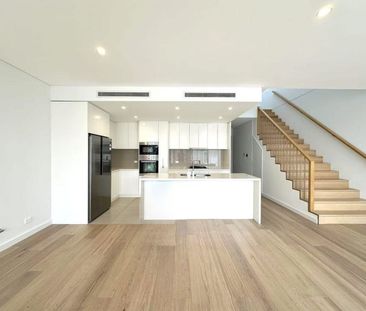 A modern waterfront townhouse with sweeping views and unbeatable co... - Photo 1