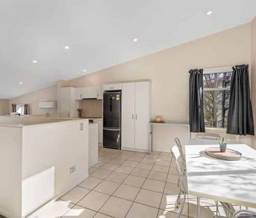 3 Bedroom, 2 Bathroom Apartment Above Frankton Road - Photo 5