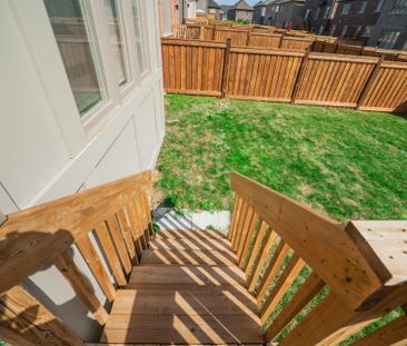 For Lease - 77 Kentledge Avenue, East Gwillimbury, Ontario - Photo 2