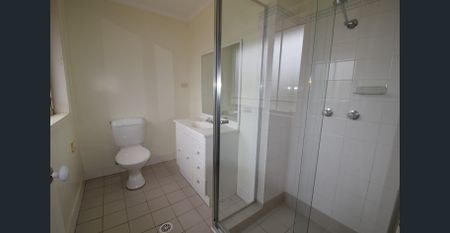 Neat And Tidy 3 Bedroom Family Home - Photo 5