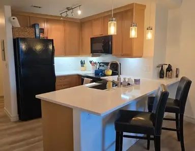 Luxury Furnished 1 Bed/Den Condo in Emerald Stone - Utilities Included! | 836 15th Ave SW, Calgary - Photo 1