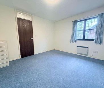 Kingston Upon Thames, Surrey, KT2 - Photo 1