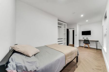 8 bedroom house to rent - Photo 2