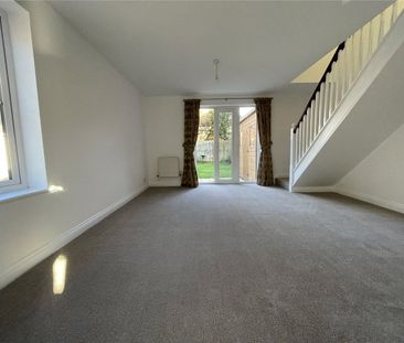 Link detached 2 bedroom house to the south of Newbury with allocate... - Photo 1