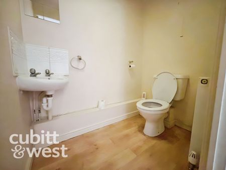 2 bedroom maisonette to rent - Photo 3