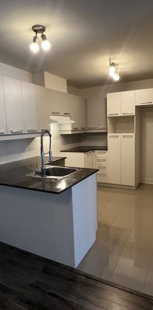 APPARTEMENT 4 1-2 + GRAND BALCON À LOUER - Photo 1
