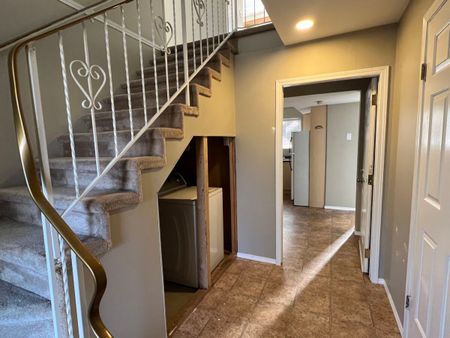 Large Full Home with Two Kitchens - Photo 4