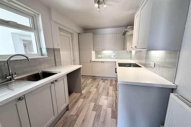 Broome Close Villas, Shalford, CM7 - Photo 1