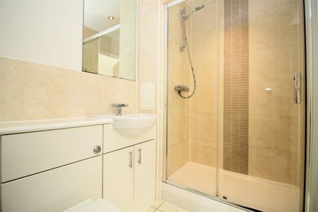 Guildford Road, Woking, Surrey, GU22 7RN - Photo 5