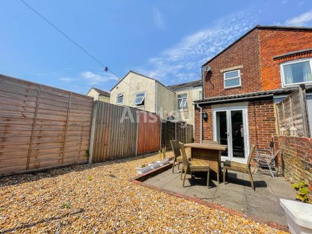 5 bedroom terraced house to rent - Photo 4