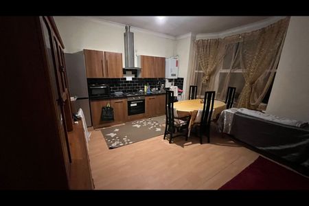 3 Bed Maisonette, Bensham Manor Road, CR7 - Photo 2