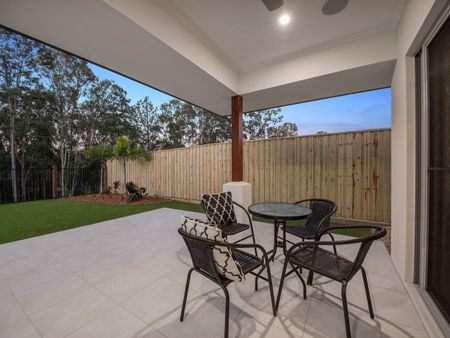 Luxury 4 Bedroom Home - Photo 4