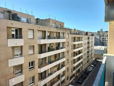 Appartement 4 pièces 88m2 MARSEILLE 8EME 1 045 euros - Photo 4